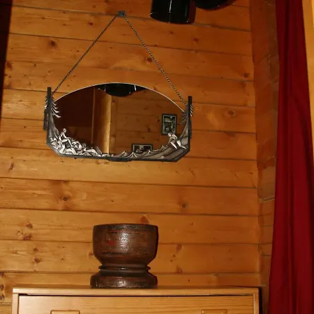 Chalet A Montalbert: 3 Chambres, Mezzanine, Cheminee, Cuisine Equipee, Parking - Fr-1-755-7